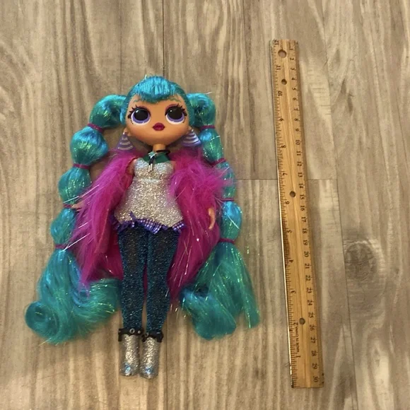 (1x) L.O.L Surpise OMG Winter Disco Doll Cosmic Queen Doll - Picture 5 of 16